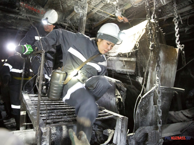 Семьи погибших в «Листвяжной» получили больше миллиарда рублей