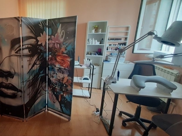 Белгородка оборудовала кабинет красоты по соцконтракту