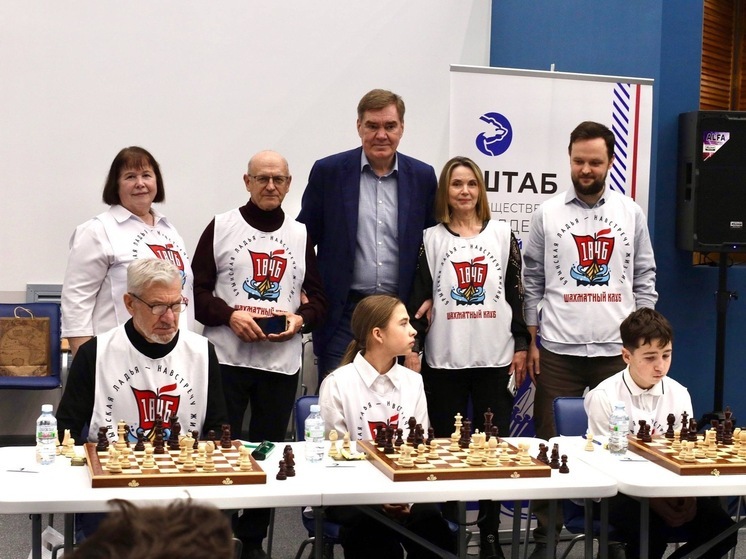 Калужский сенатор Александр Савин помог юным шахматистам