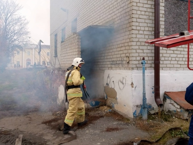 Под Курском потушили пожар в подвале многоквартирного дома в Фатеже