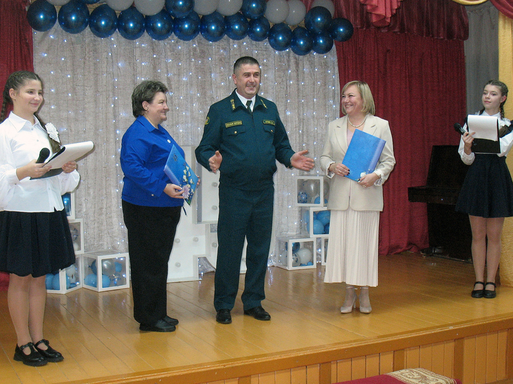 Серпуховские лесничие поздравили школу с юбилеем