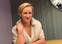 Выступавшая в парном катании Татьяна Волосожар поделилась впечатляющими фото из отпуска. 39-летняя многодетная мама сфотографировалась в купальнике и восхитила аудиторию.