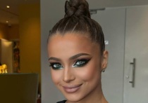 20-летняя российская художественная гимнастка Милена Щенятская поделилась милым коротким видео. Участница сборной России пококетничала перед зеркалом, снимая себя на телефон.