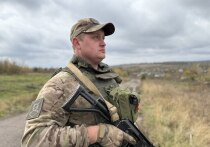 Получить разведданные, скорректировать огонь артиллерии, провести штурм, запросить боекомплект и провизию - всё это невозможно без этих специалистов