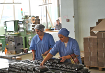 Запах свежего листового чая, гул высокоскоростных фасовочных машин и идеальный порядок на тысячах квадратных метров производственных цехов — именно так встречали почетных гостей на предприятии «Универсальные пищевые технологии»