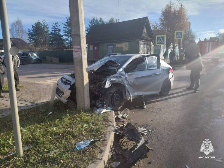 Две легковушки столкнулись на перекрестке в Тверской области