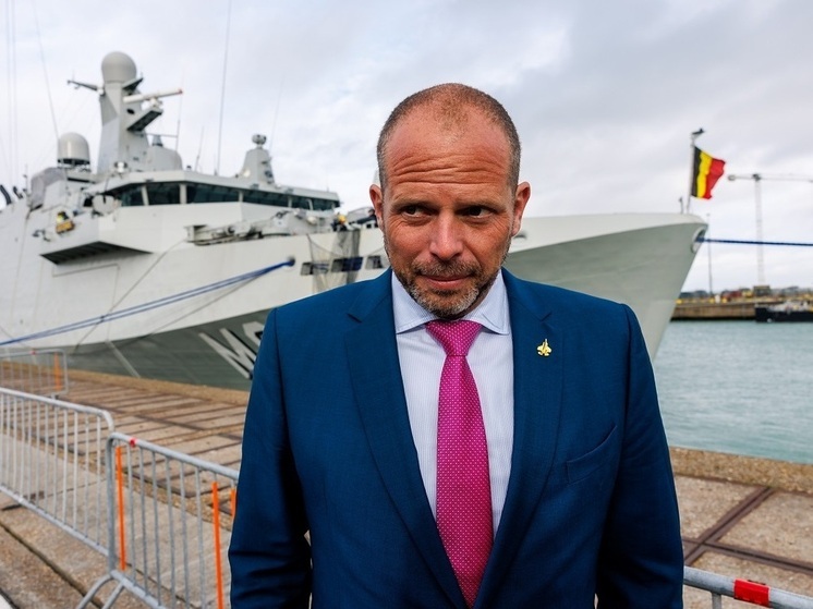 Экс-министр обороны Бельгии обрушилась с критикой на действующего главу ведомства