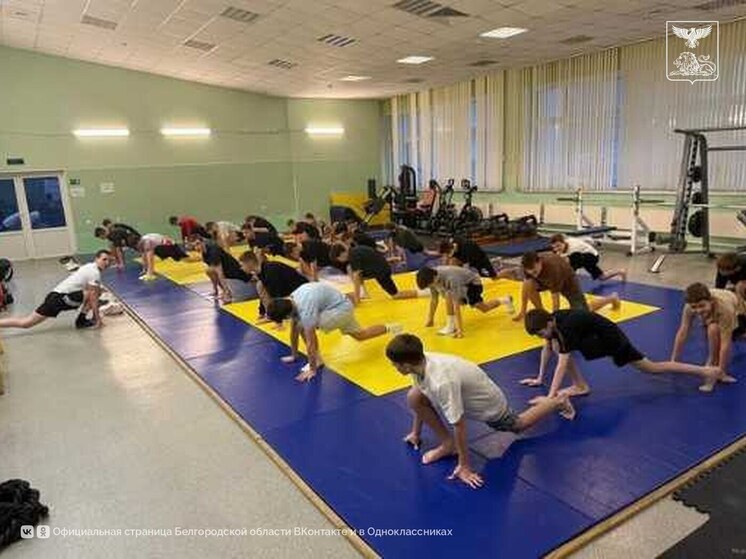 В Губкине мастер спорта России провел тренировку для юных пловцов