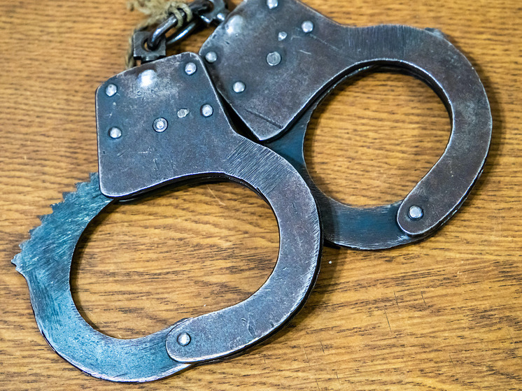 Пожилого курьера, работавшего на мошенников, задержали в Челябинске