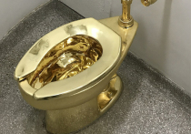 Полностью функционирующий унитаз из чистого 18-каратного золота работы провокационного итальянского художника Маурицио Каттелана будет выставлен на аукционе 18 ноября