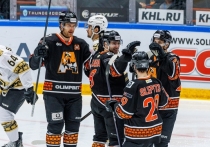 Двумя матчами в Хабаровске и Владивостоке стартовала новая постпраздничная первая ноябрьская рабочая неделя в Континентальной хоккейной лиге