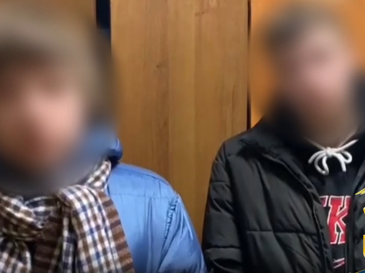 В Ярославле полиция задержала подростков, намалевавших свастику на остановке