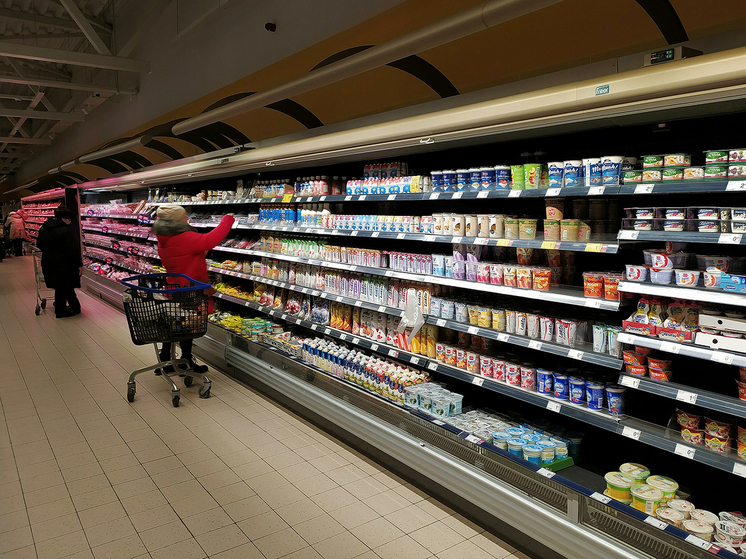 Разнообразные уловки с ценниками для заманивания покупателей якобы «низкой ценой» и, соответственно, скорейшего сбыта своего товара, которые в торговых сетях называются «маркетинговым ходом», а на рынках — «разводом» покупателей, стары как мир и трудноискоренимы