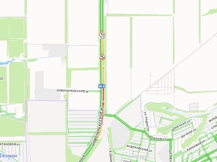На трассе под Аксаем появилась пробка из-за аварии