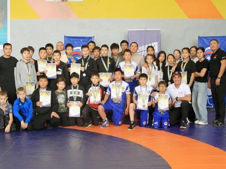 В Элисте прошел региональный этап фестиваля по спортивной борьбе среди школьников