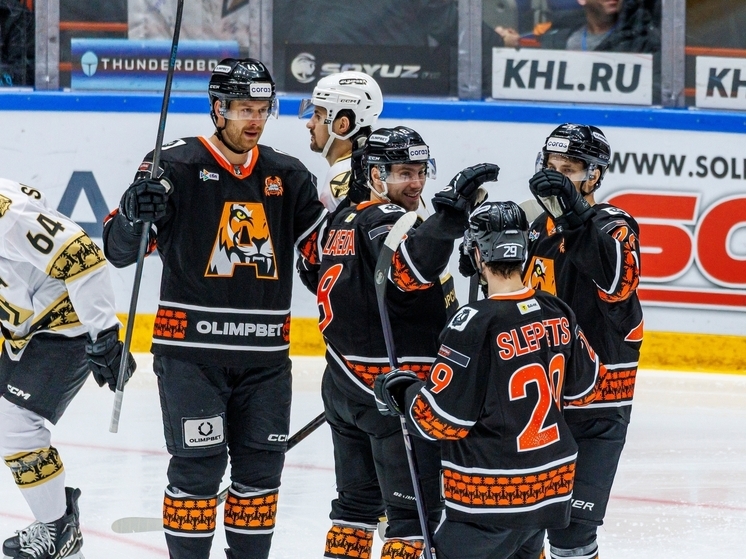 Двумя матчами в Хабаровске и Владивостоке стартовала новая постпраздничная первая ноябрьская рабочая неделя в Континентальной хоккейной лиге