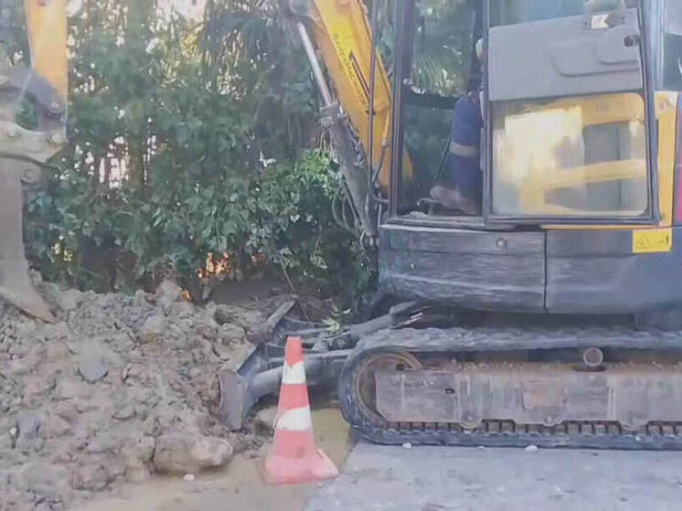 Специалисты устранили утечку на магистральном водоводе в Хостинском районе Сочи