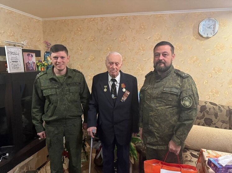 Следователи из Запорожской области поздравили ветерана ВОВ с 101-летием