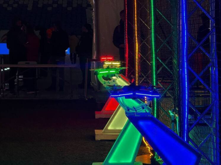 В Самаре прошел финал Кубка России по гонкам дронов вечером 5 ноября