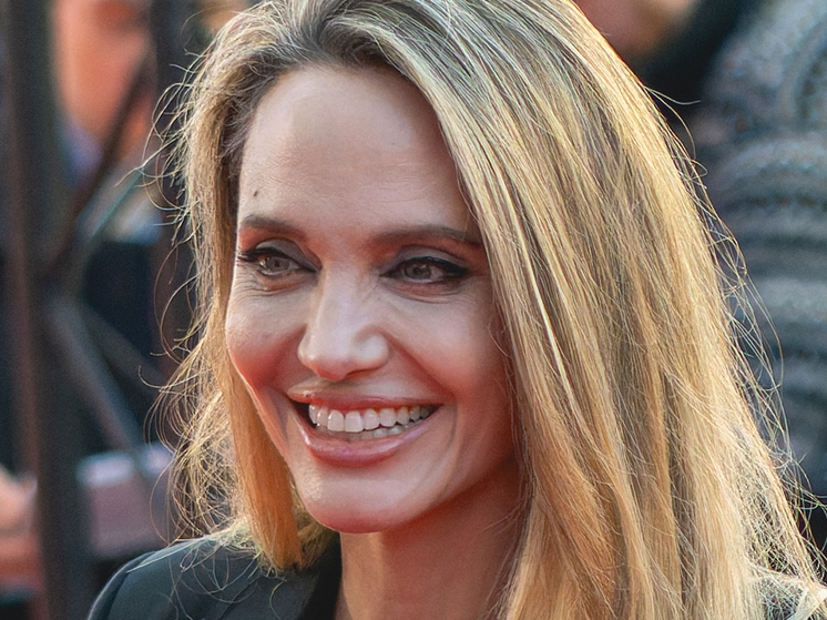 Охранника Анджелины Джоли мобилизовали на Украине на глазах у звезды