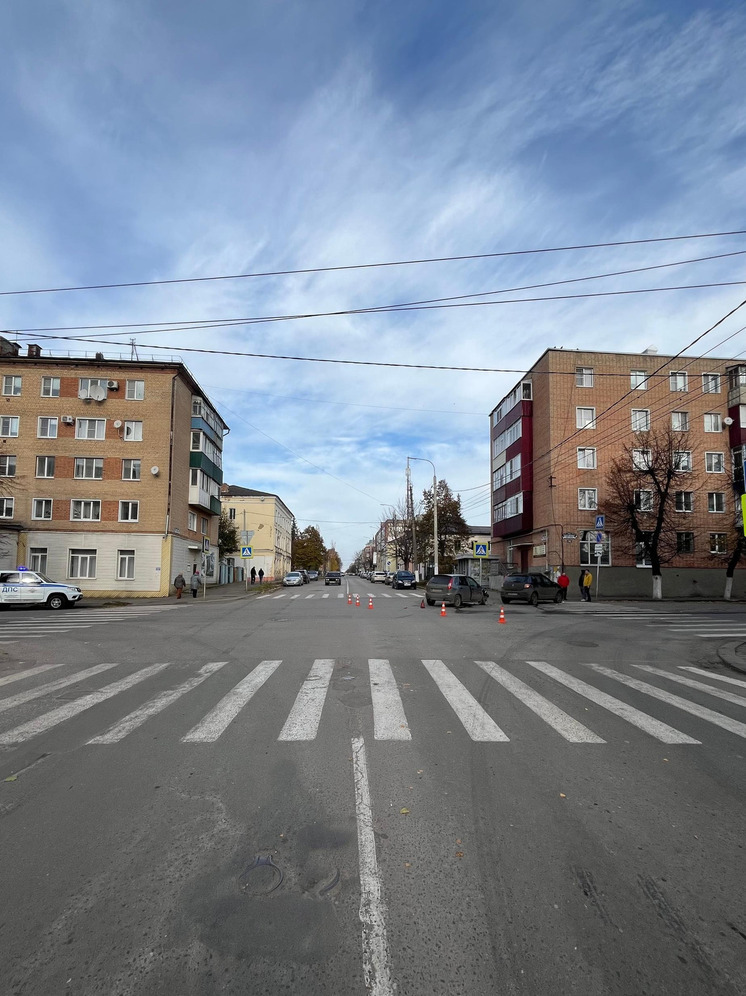 В аварии на нерегулируемом перекрестке в Ливнах пострадали 3 человека