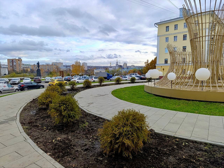 Туи с фестиваля «Стрелка» пересадили в сквер Орловских литераторов