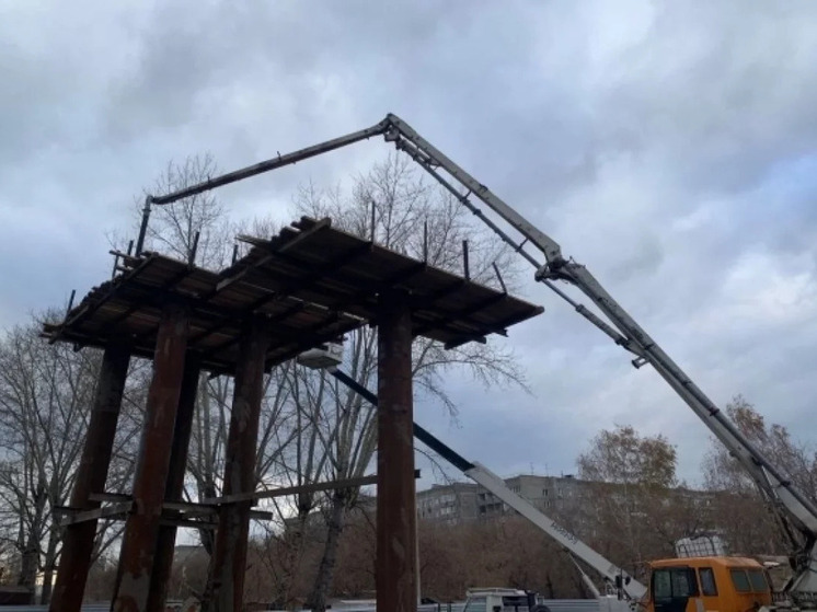 Строительство пешеходного моста между Дзержинским и Калининским районами Новосибирска идёт по графику