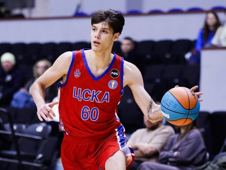 4 ноября в Центральной районной больнице города Раменское в тяжёлом состоянии оказался 18-летний форвард баскетбольного клуба «ЦСКА-Юниор» Владимир Ершов. Причина — черепно-мозговая травма, полученная в результате избиения в одном из ночных клубов. Инцидент, потрясший спортивную общественность, стал не просто трагедией одного юного игрока, но напоминанием: спортсмены всё чаще становятся мишенью бытового, а порой и организованного насилия — вне поля, вне игры, вне логики.