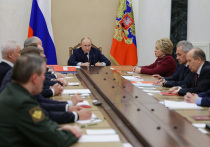 Владимир Путин на заседании Совбеза поручил МИД, Минобороны и спецслужбам внести «согласованные предложения о возможном начале работ по подготовке испытаний ядерного оружия».