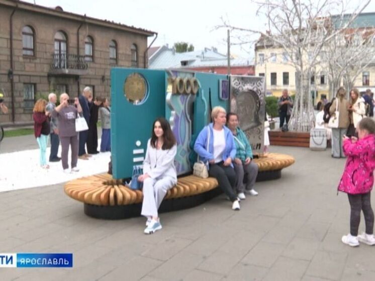 На ярославской скамейке-купюре станет светлее