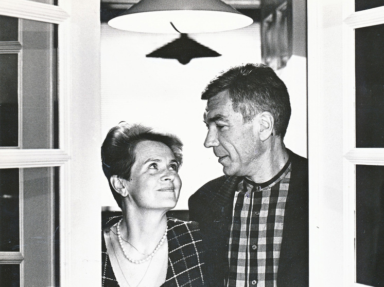 Во вторник не стало любимого дяди Юры, как называли ведущего Юрия Николаева дети, с которыми он работал. Болезнь забрала ведущего «Утренней звезды», он ушел из жизни в больнице. До последнего момента с ним рядом оставалась его верная супруга Элеонора, которую Юрий Александрович ласково звал Лялей.