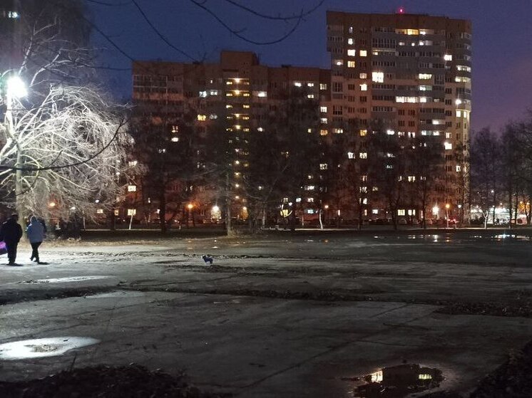 Строительная фирма снесла свой недостроенный фонтан в Центральном районе Тольятти