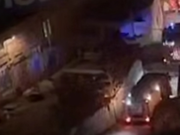 Полсотни спасателей борются с крупным пожаром на Привокзальной в Ростове