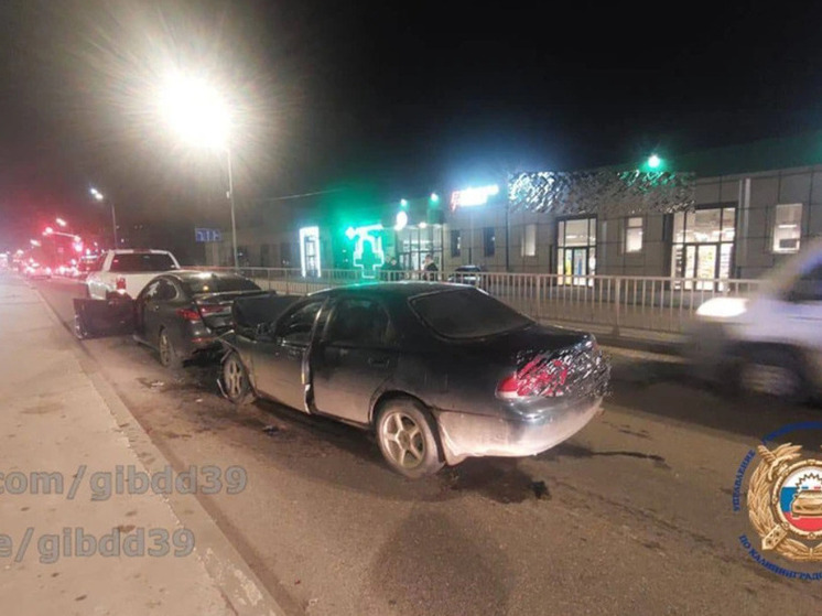 В Калининграде произошло тройное ДТП с пострадавшим