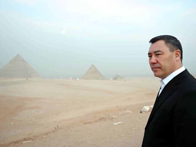 Президент Кыргызстана посетил древние пирамиды Гизы и музей