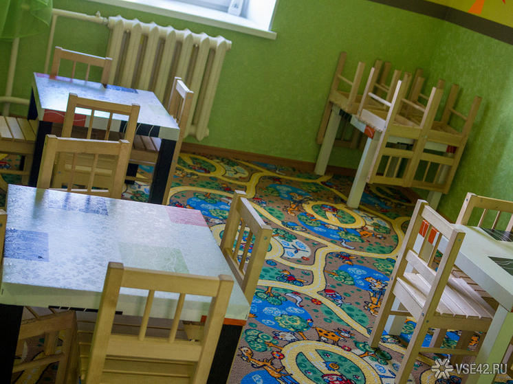  Уже пять лет жители поселка в Кузбассе ожидают проведения капитального ремонта в местном детском саду