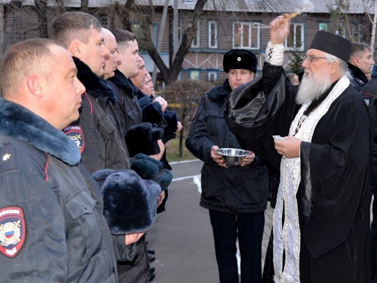 Полицейских Хакасии благословили перед командировкой на Северный Кавказ