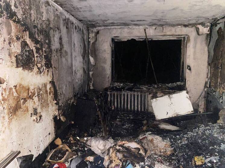 Отчаянная попытка спастись: тело 16-летней школьницы нашли на балконе горящей квартиры в Красноярском крае