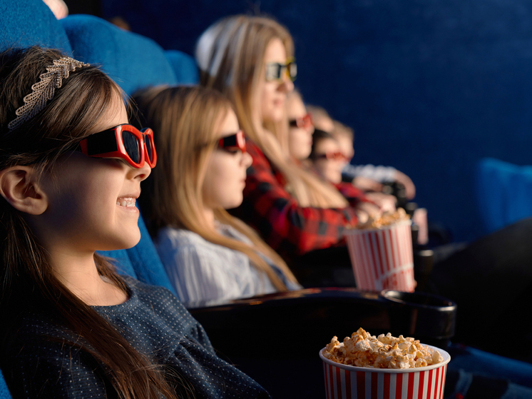 Красноярский кинотеатр нарушил права детей: перед сеансом 6+ демонстрировались трейлеры со сценами насилия