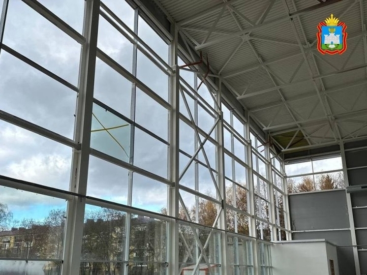 В столице Орловской области на территории Советского района на улице Матвеева продолжают возводить физкультурно-оздоровительный комплекс