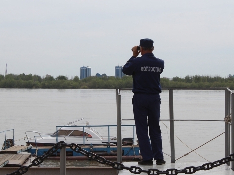 В Астраханской области спасли дрейфовавшего на алюминиевой лодке мужчину