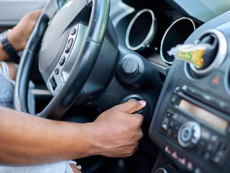 За долгий прогрев машины во дворе владимирцев могут оштрафовать