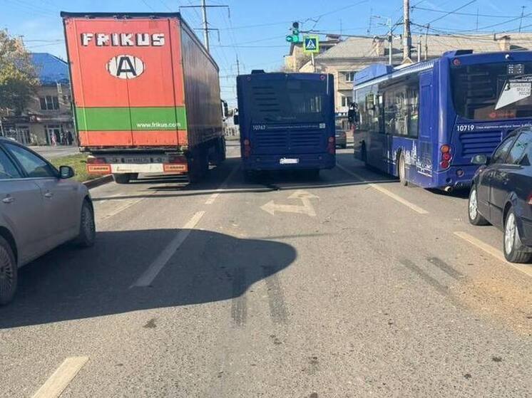 Восьмилетний ребенок получил травмы в ДТП с автобусом в Астрахани