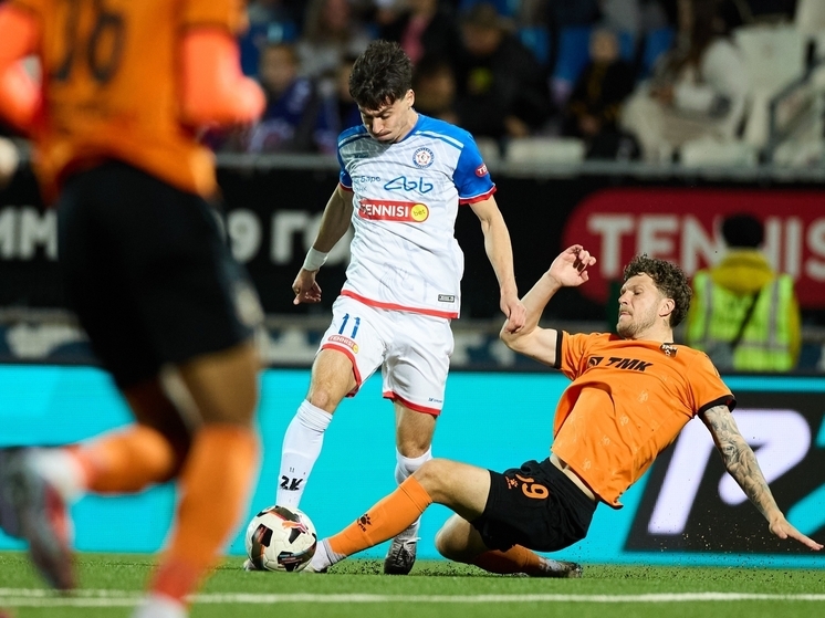 «Акрон» и «Крылья Советов» интересуются нападающим КАМАЗа Русланом Апековым