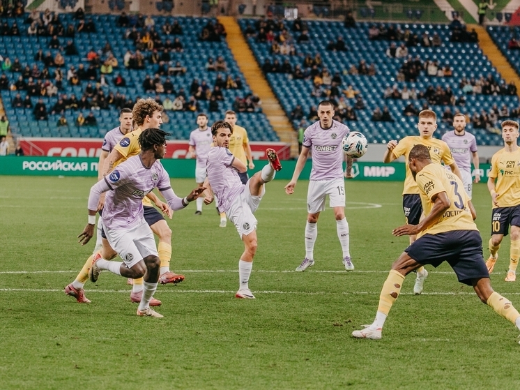 «Акрон» и «Крылья» вместе нанесли 11 ударов по воротам соперников в 14 туре РПЛ