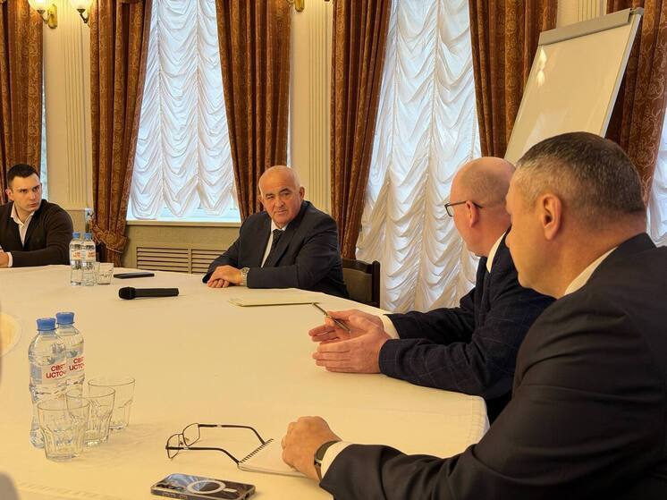 Губернатор Сергей Ситников встретился с участниками программы «Герои-44»