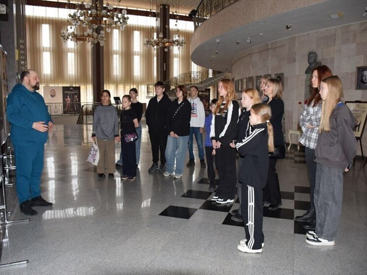 «Россети Центр и Приволжье» организовали для детей сотрудников экскурсию в театральное закулисье Марий Эл