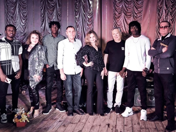 В Элисте состоялось первое выступление музыкального коллектива «Форс мажор»