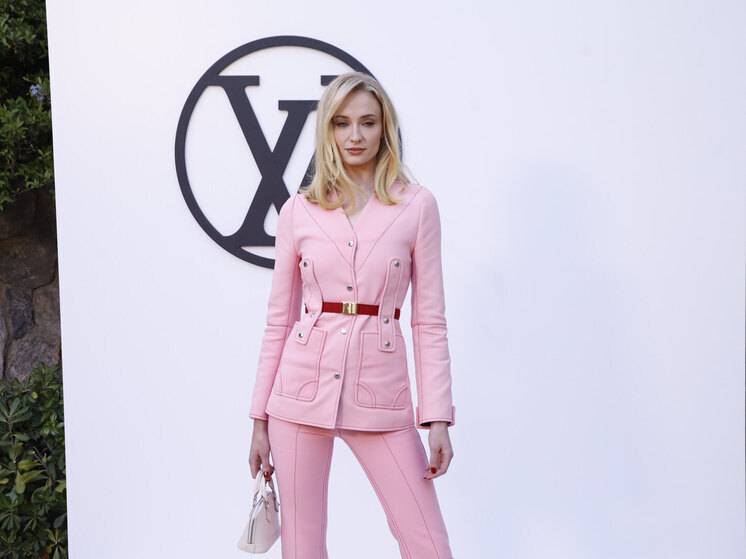 US Weekly: актриса Софи Тёрнер и музыкант Крис Мартин ходят на свидания