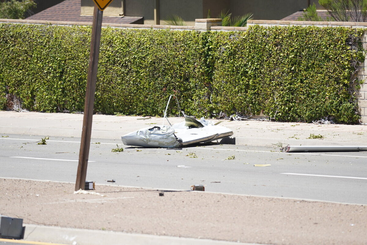 Число погибших в катастрофе самолета возросло: власти расследуют причины трагедии